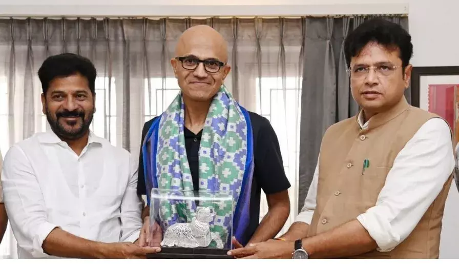 REVANTH: సత్య నాదెళ్లతో సీఎం రేవంత్ రెడ్డి భేటీ REVANTH: సత్య నాదెళ్లతో సీఎం రేవంత్ రెడ్డి భేటీ