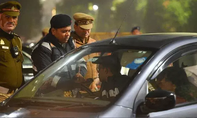 Noida Police: మాట వినని పౌరులు.. మద్యం తాగిన వారి కోసం క్యాబులు