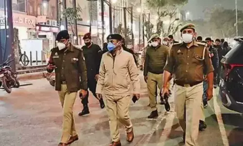 Noida : నోయిడాలో కొత్త స్కీమ్.. తాగిన వారిని సేఫ్ గా ఇంటికి చేరుస్తామన్న పోలీసులు Noida : నోయిడాలో కొత్త స్కీమ్.. తాగిన వారిని సేఫ్ గా ఇంటికి చేరుస్తామన్న పోలీసులు