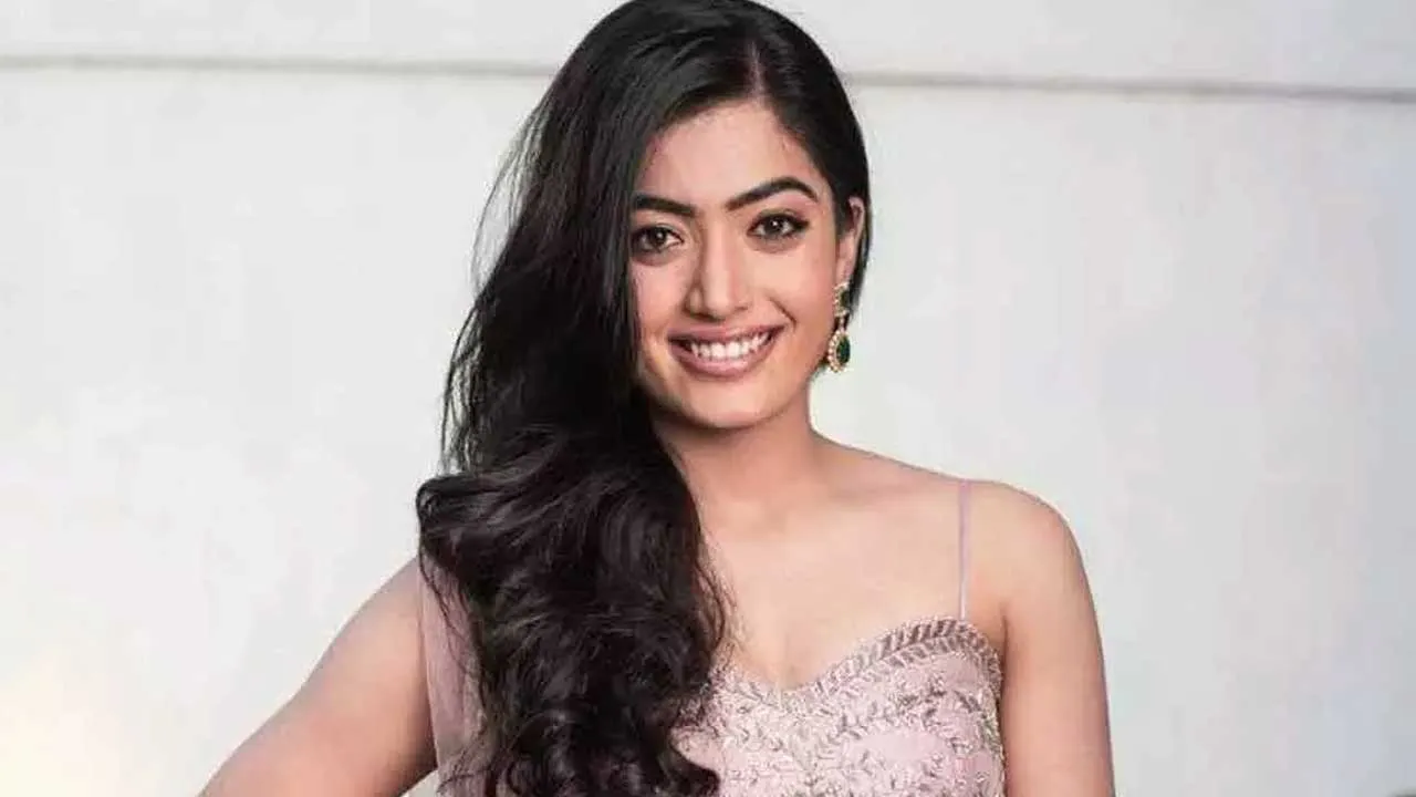 Rashmika : రష్మిక పెళ్లి చేసుకునేది ఎవరినంటే? Rashmika : రష్మిక పెళ్లి చేసుకునేది ఎవరినంటే?
