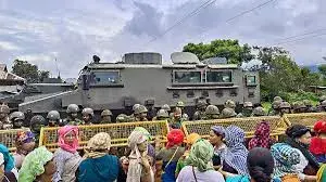 Manipur : మణిపూర్ లో మరోసారి మహిళలు, భద్రతా దళాల మధ్య ఘర్షణ Manipur : మణిపూర్ లో మరోసారి మహిళలు, భద్రతా దళాల మధ్య ఘర్షణ