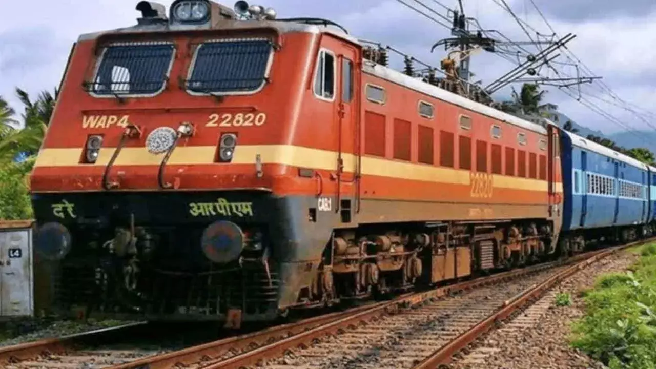 Train Timetable Changes : 94 రైళ్ల టైమ్ టేబుల్లో ఇవాళ్టి నుంచి మార్పులు Train Timetable Changes : 94 రైళ్ల టైమ్ టేబుల్లో ఇవాళ్టి నుంచి మార్పులు