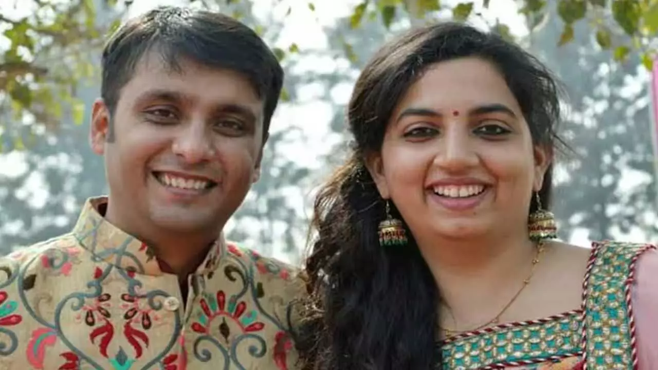 Delhi : భార్య వేధింపులు.. భర్త సూసైడ్.. మృతుడు ప్రముఖ కేఫ్ యజమాని Delhi : భార్య వేధింపులు.. భర్త సూసైడ్.. మృతుడు ప్రముఖ కేఫ్ యజమాని