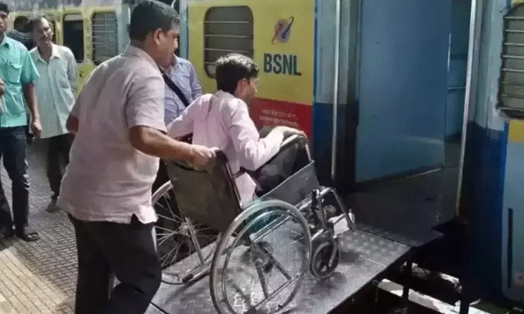 స్టేషన్లో వీల్చైర్కు ఎన్ఆర్ఐ నుంచి రూ.10,000 వసూలు చేసిన పోర్టర్ లైసెన్స్ రద్దు స్టేషన్లో వీల్చైర్కు ఎన్ఆర్ఐ నుంచి రూ.10,000 వసూలు చేసిన పోర్టర్ లైసెన్స్ రద్దు