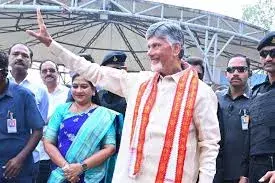 Chandrababu: సంవత్సరాది రోజున వేడుకలకు దూరంగా, ప్రజలకు చేరువగా  సీఎం చంద్రబాబు Chandrababu: సంవత్సరాది రోజున వేడుకలకు దూరంగా, ప్రజలకు చేరువగా  సీఎం చంద్రబాబు