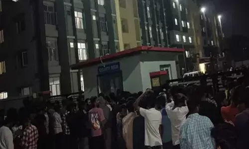 TG : సెల్ ఫోన్లలో సీఎంఆర్ కాలేజీ గర్ల్స్ హాస్టల్ బాత్ రూమ్స్ వీడియోలు TG : సెల్ ఫోన్లలో సీఎంఆర్ కాలేజీ గర్ల్స్ హాస్టల్ బాత్ రూమ్స్ వీడియోలు