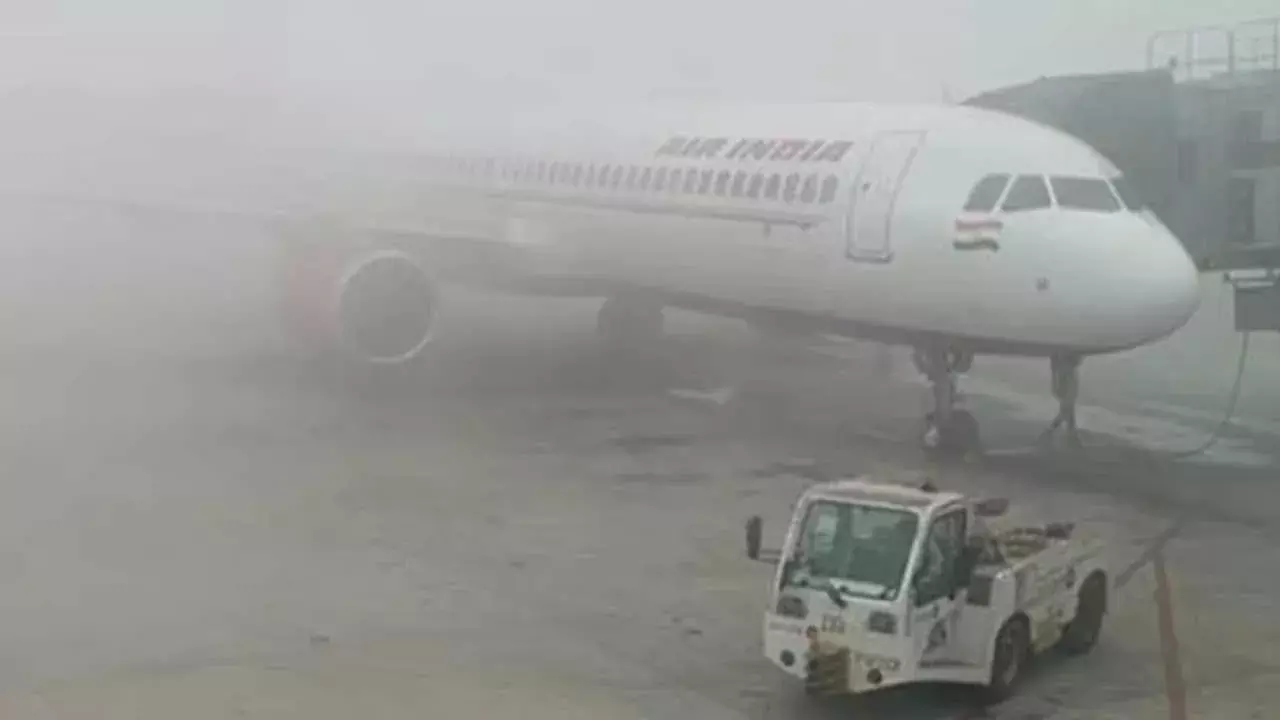 Gannavaram Airport : ఎయిర్ ఇండియా విమానం గాల్లోనే చక్కర్లు Gannavaram Airport : ఎయిర్ ఇండియా విమానం గాల్లోనే చక్కర్లు