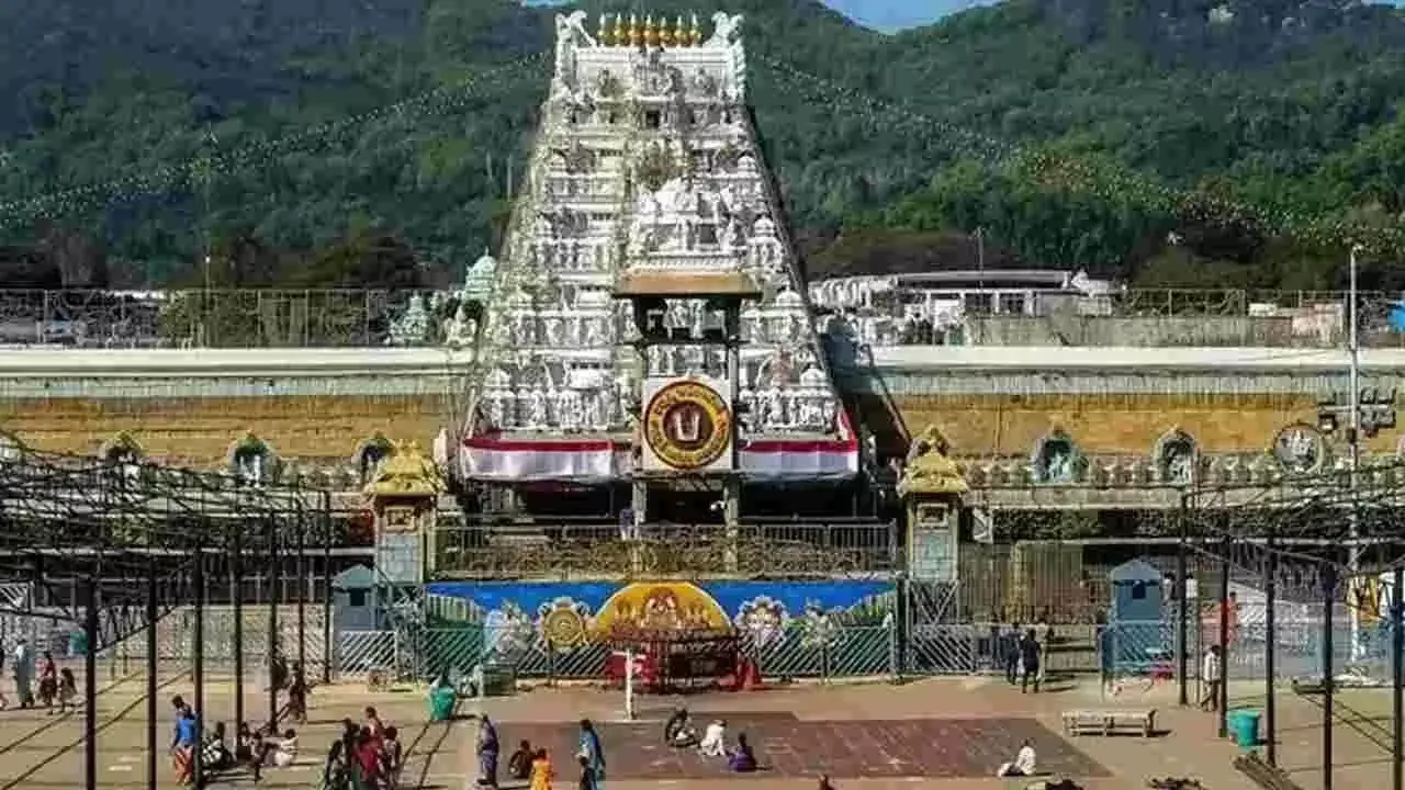 Tirumala: తిరుమలలో  కొనసాగుతున్న భక్తుల రద్దీ