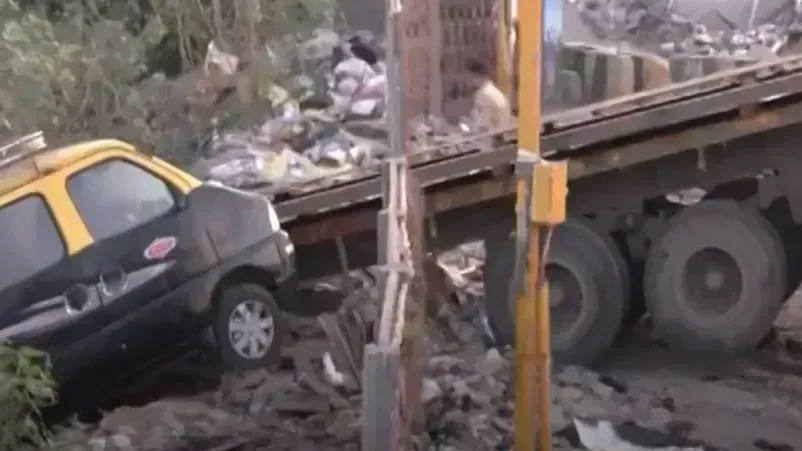 Road Accident: ముంబైలోని ధారవి ప్రాంతంలో ఘోర రోడ్డు ప్రమాదం Road Accident: ముంబైలోని ధారవి ప్రాంతంలో ఘోర రోడ్డు ప్రమాదం
