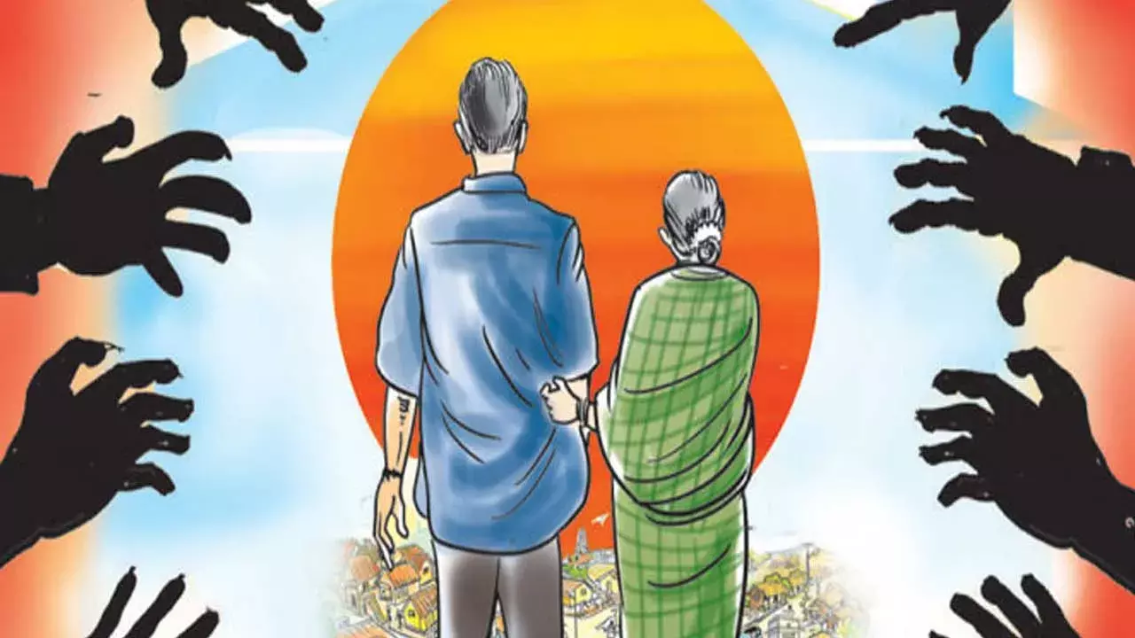 Hyderabad : అమానుషం.. బస్టాప్‌లో వృద్ధుడిని వదిలేసి వెళ్లిపోయారు