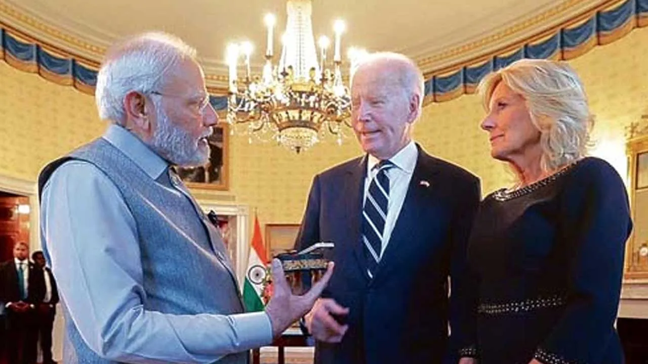 Modi Gifts Biden Couple : బైడెన్ దంపతులకు మోడీ అత్యంత ఖరీదైన కానుక Modi Gifts Biden Couple : బైడెన్ దంపతులకు మోడీ అత్యంత ఖరీదైన కానుక