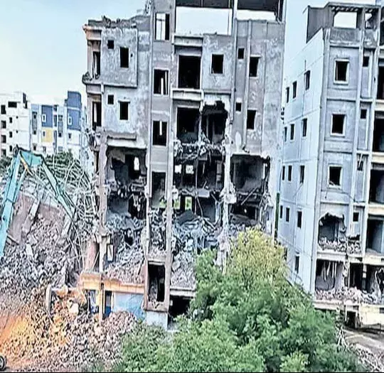 HYDRA: అయ్యప్ప సొసైటీలో హైడ్రా కూల్చివేతలు