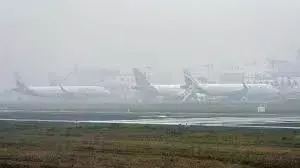 Dense Fog: ఉత్తర భారతదేశాన్ని వణికిస్తున్న పొగమంచు..160 విమానాల రాకపోకలపై  ప్రభావం.. Dense Fog: ఉత్తర భారతదేశాన్ని వణికిస్తున్న పొగమంచు..160 విమానాల రాకపోకలపై  ప్రభావం..