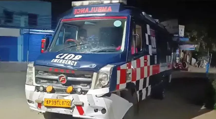 AP: భక్తులపైకి దూసుకెళ్లిన అంబులెన్స్.. ఇద్దరి మృతి