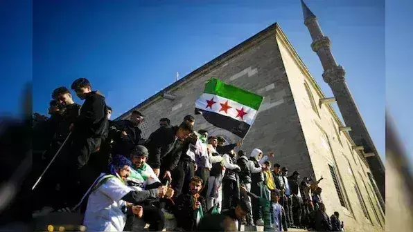 Syria:  గవర్నమెంట్ ఉద్యోగులకు 400 శాతం జీతాల పెంచుతాం: సిరియా Syria:  గవర్నమెంట్ ఉద్యోగులకు 400 శాతం జీతాల పెంచుతాం: సిరియా
