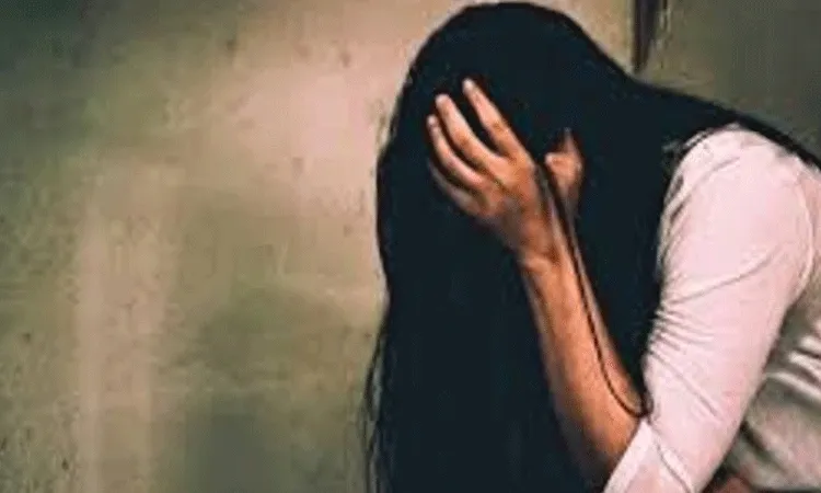 Gwalior: జూనియర్ డాక్టర్పై సహోద్యోగి అత్యాచారం.. నిందితుడు అరెస్ట్ Gwalior: జూనియర్ డాక్టర్పై సహోద్యోగి అత్యాచారం.. నిందితుడు అరెస్ట్