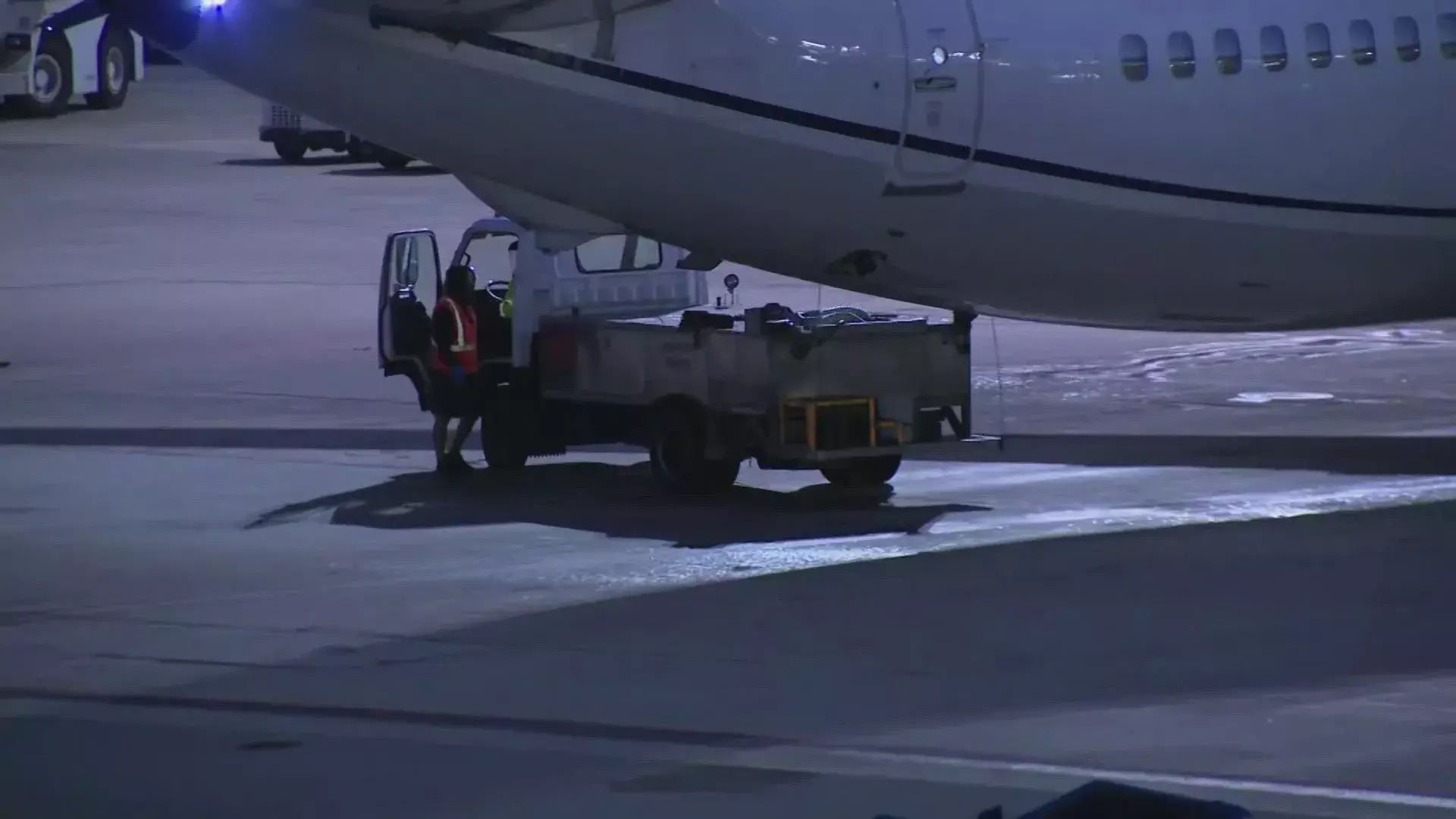 Florida airport: విమానం ల్యాండింగ్ గేర్లో రెండు మృతదేహాలు Florida airport: విమానం ల్యాండింగ్ గేర్లో రెండు మృతదేహాలు