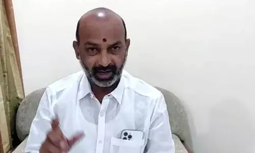 TG : తెలంగాణలో వినాశకర పాలన .. ఏడాది మొత్తం దారుణాలే : బండి సంజయ్ ట్వీట్ TG : తెలంగాణలో వినాశకర పాలన .. ఏడాది మొత్తం దారుణాలే : బండి సంజయ్ ట్వీట్