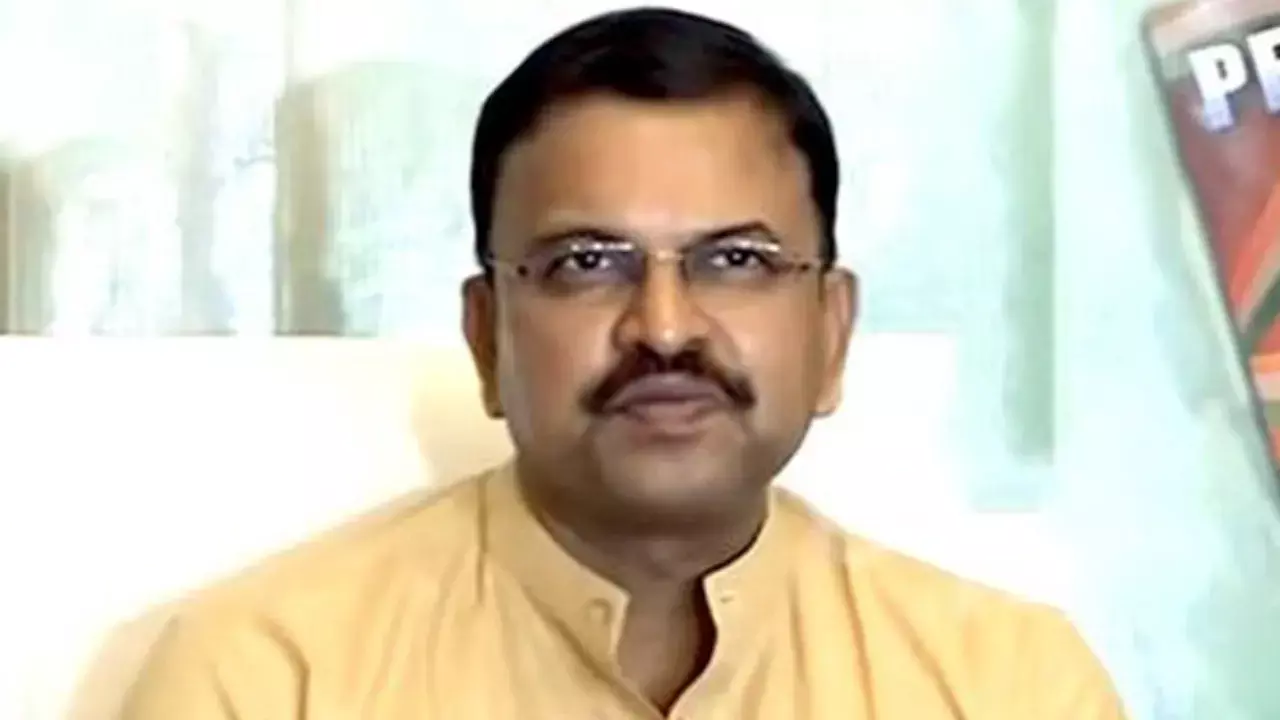JD Lakshmi Narayana : యాక్టివ్ రాజకీయాల్లోనే ఉన్నా : జేడీ లక్ష్మీ నారాయణ JD Lakshmi Narayana : యాక్టివ్ రాజకీయాల్లోనే ఉన్నా : జేడీ లక్ష్మీ నారాయణ