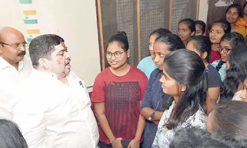 Minister Ponnam : విద్యార్థులకు క్వాలిటీ ఫుడ్ అందించాలి : మంత్రి పొన్నం