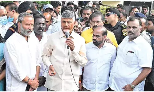 AP: తిరుపతి తొక్కిసలాట బాధ్యులపై వేటు AP: తిరుపతి తొక్కిసలాట బాధ్యులపై వేటు