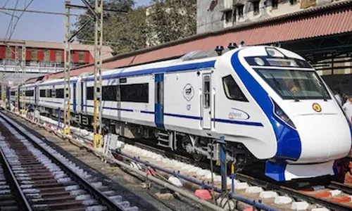 Vande Bharat Express : కోచ్లతో విశాఖ-సికింద్రాబాద్ వందేభారత్ Vande Bharat Express : కోచ్లతో విశాఖ-సికింద్రాబాద్ వందేభారత్