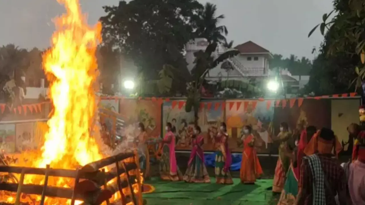 Bhogi Fires : భోగి మంటలు ఎందుకు వేస్తారో తెలుసా?