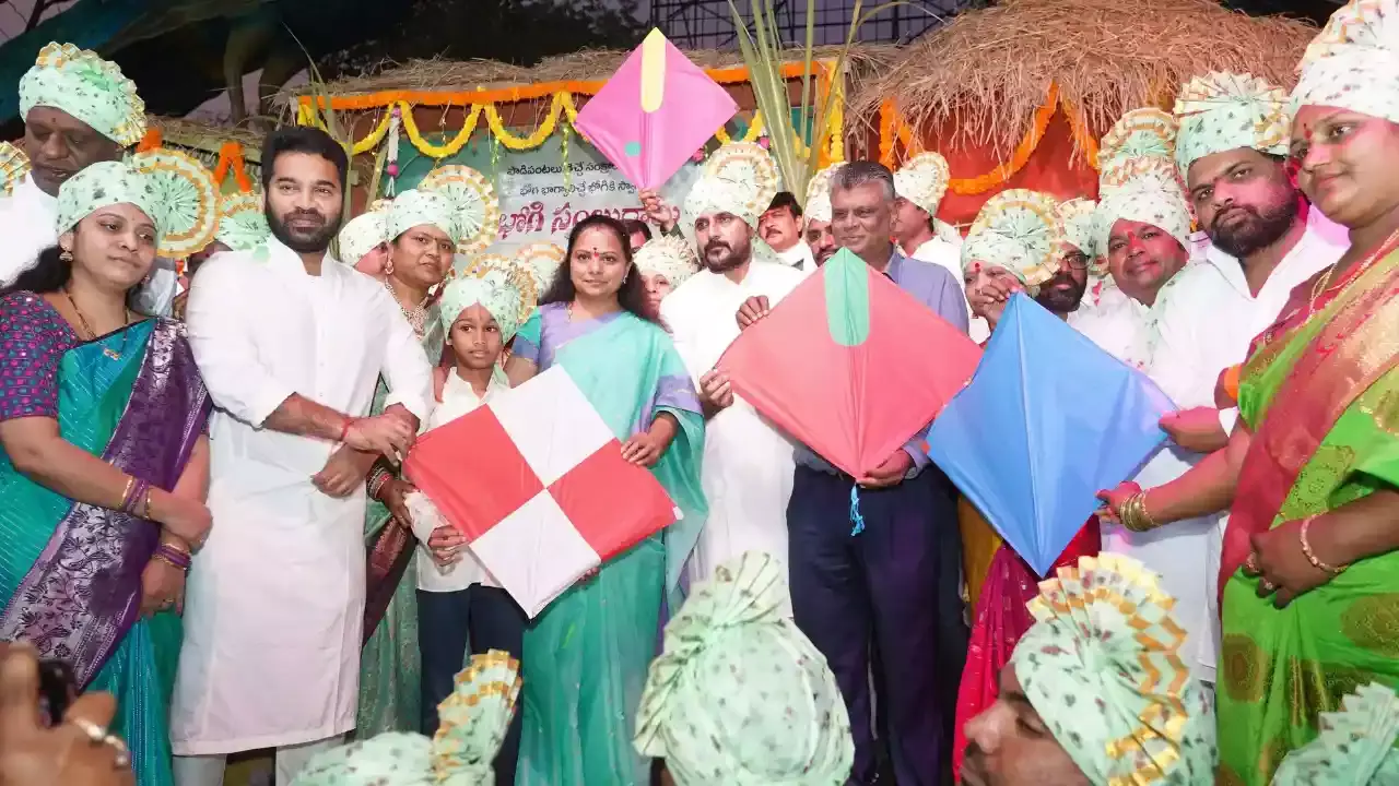 MLC Kavitha : జాగృతి ఆధ్వర్యంలో సంక్రాంతి సంబరాల్లో ఎమ్మెల్సీ కవిత MLC Kavitha : జాగృతి ఆధ్వర్యంలో సంక్రాంతి సంబరాల్లో ఎమ్మెల్సీ కవిత