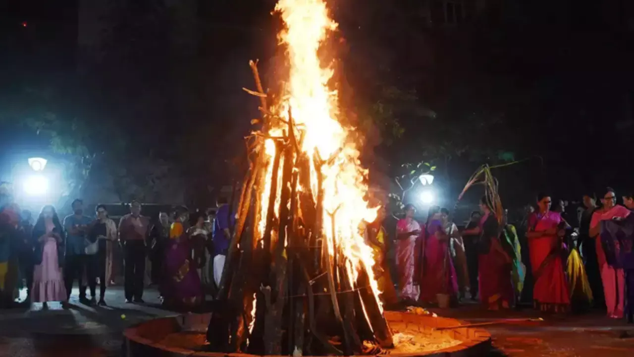 Rajahmundry : రాజమండ్రిలో భోగి వేడుకల వైభవం