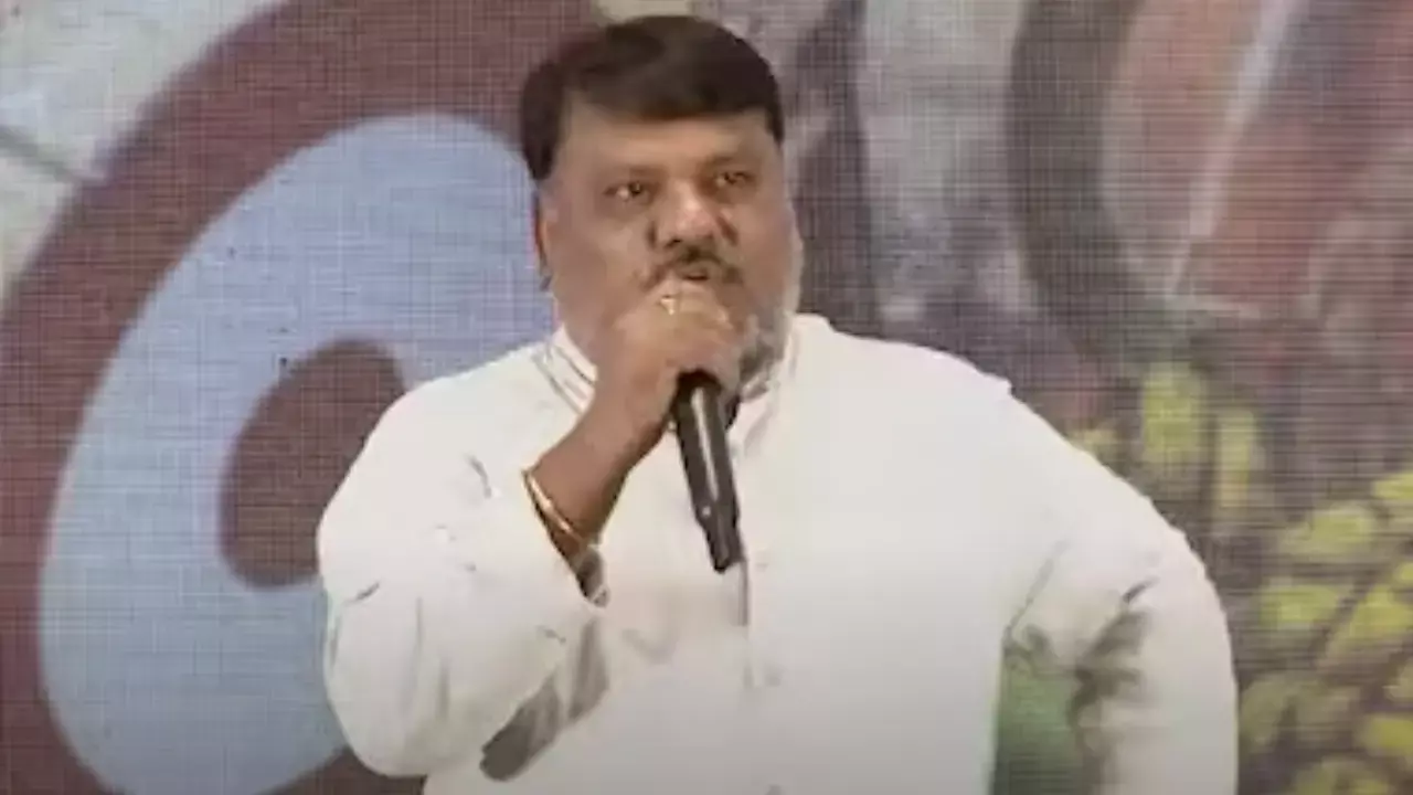 Director Trinadha Rao : నక్కిన త్రినాథరావుపై మహిళా కమిషన్ సీరియస్ Director Trinadha Rao : నక్కిన త్రినాథరావుపై మహిళా కమిషన్ సీరియస్