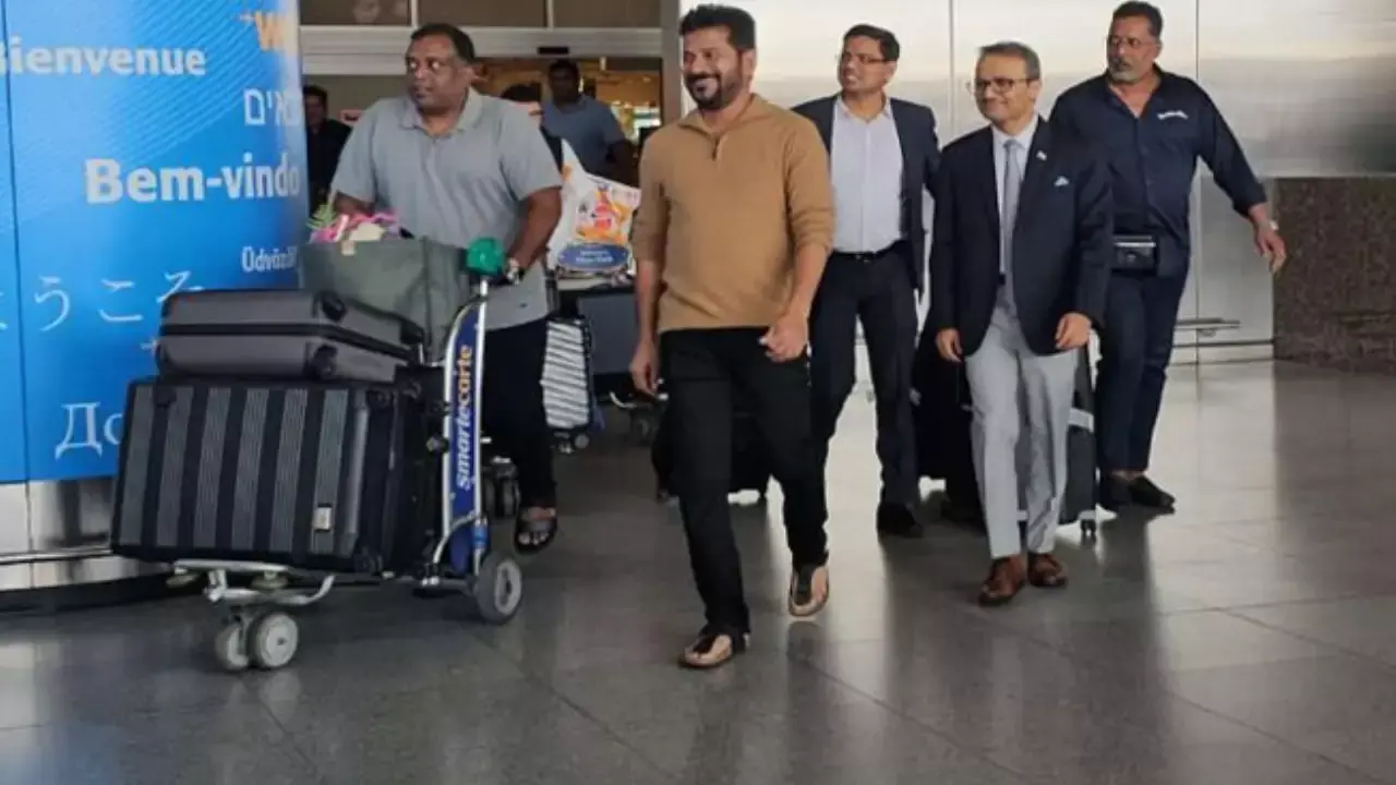 CM Revanth Reddy : సింగపూర్ పర్యటనకు సీఎం రేవంత్ CM Revanth Reddy : సింగపూర్ పర్యటనకు సీఎం రేవంత్