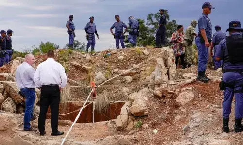 South African : సౌతాఫ్రికా బంగారు గనుల్లో వంద మంది మృతి