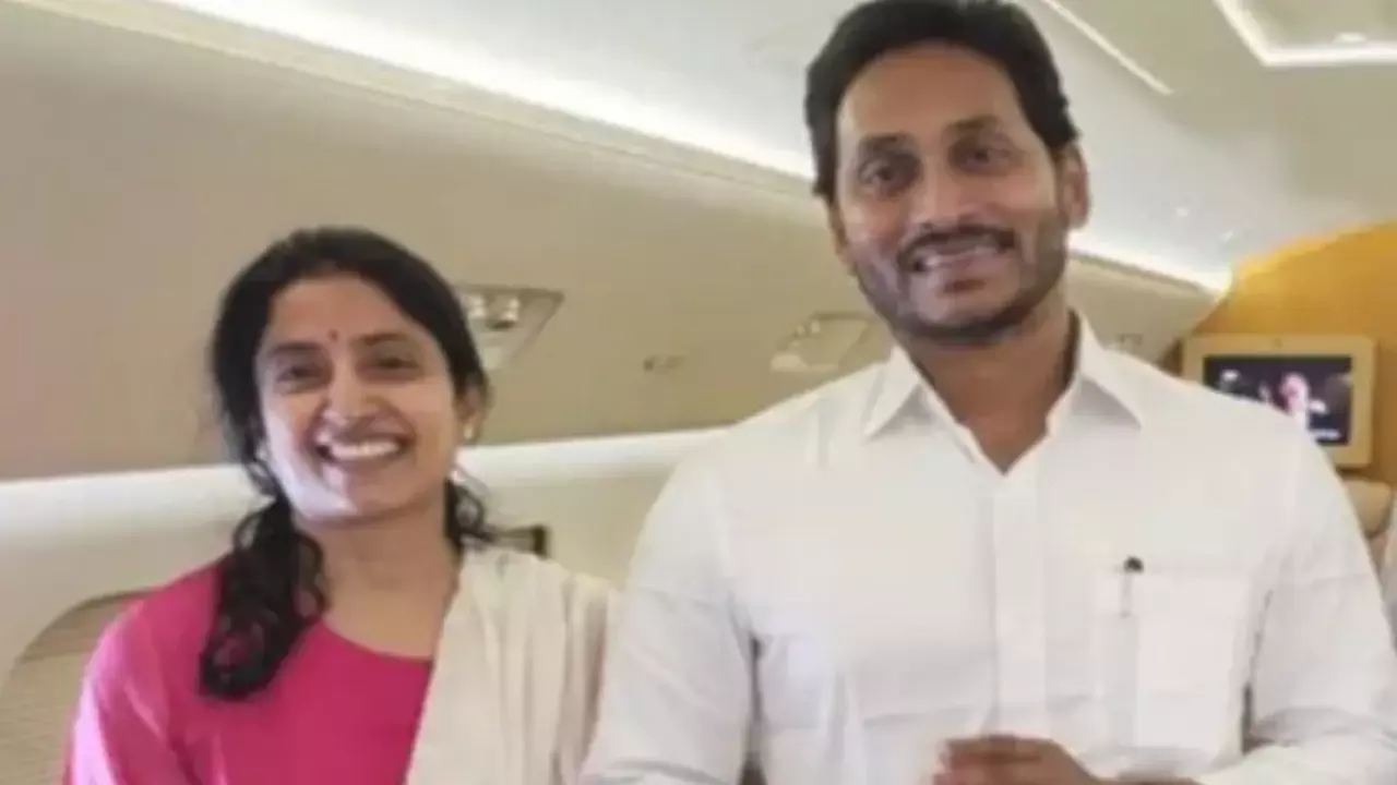 Former CM Jagan : లండన్ పర్యటనలో మాజీ సీఎం జగన్
