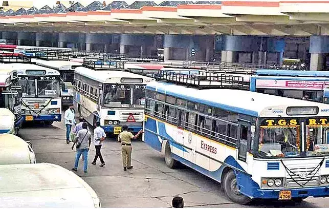 AP: హైదరాబాద్ కు తిరుగు ప్రయాణం