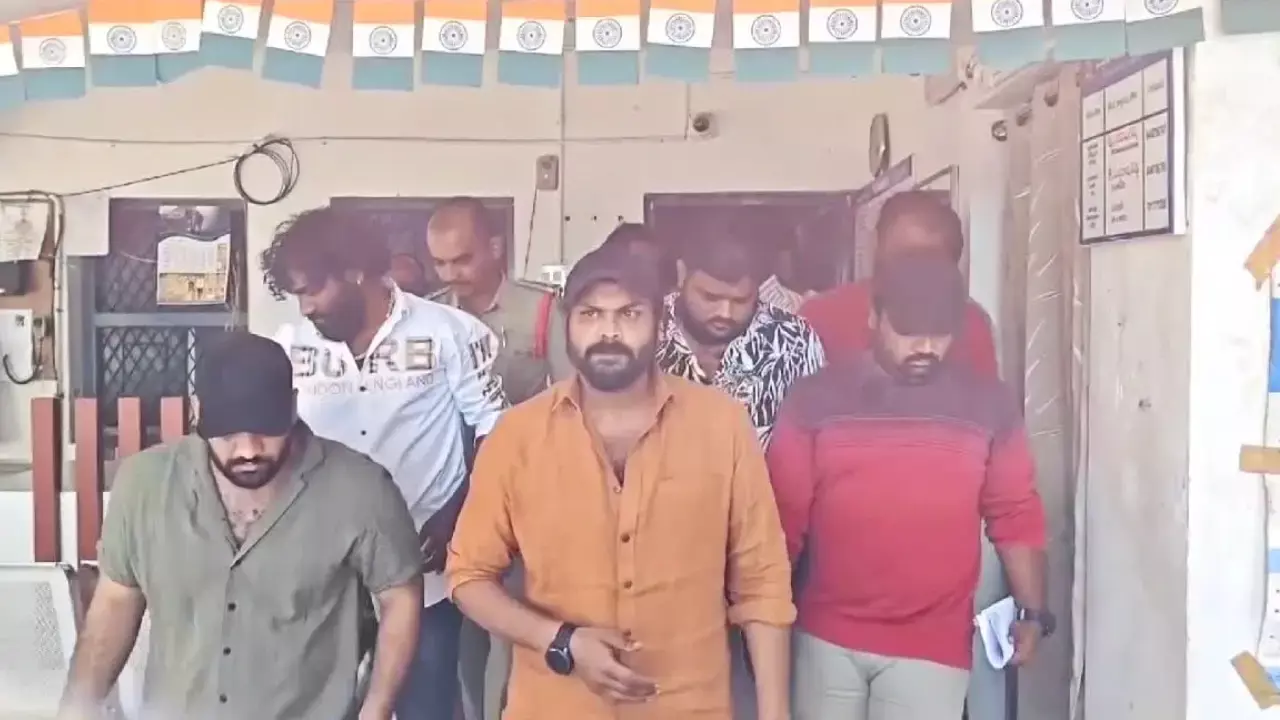 Manchu Manoj : నాపై దాడి జరిగింది.. పోలీసులకు మనోజ్ ఫిర్యాదు Manchu Manoj : నాపై దాడి జరిగింది.. పోలీసులకు మనోజ్ ఫిర్యాదు