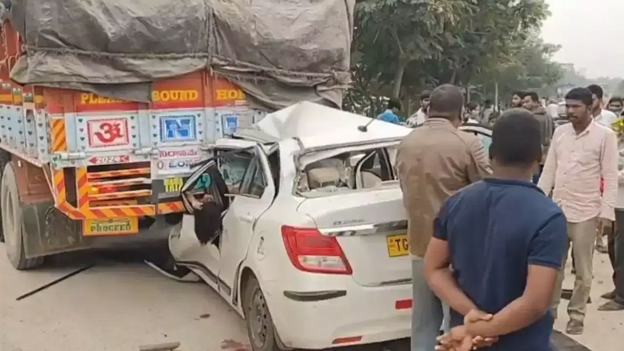 Road Accident : ఘోర రోడ్డు ప్రమాదం… ఇద్దరు మృతి Road Accident : ఘోర రోడ్డు ప్రమాదం… ఇద్దరు మృతి