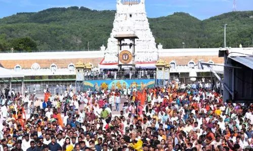 TTD : దర్శనం టోకెన్స్, టికెట్లు ఉంటేనే తిరుమల రండి.. రద్దీ అలర్ట్ TTD : దర్శనం టోకెన్స్, టికెట్లు ఉంటేనే తిరుమల రండి.. రద్దీ అలర్ట్