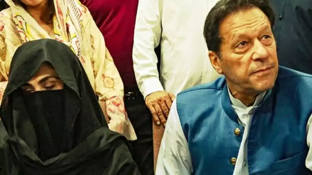 Former Pakistan PM : ఇమ్రాన్ ఖాన్కు 14 ఏళ్లు, భార్యకు 7 ఏళ్ల జైలు శిక్ష Former Pakistan PM : ఇమ్రాన్ ఖాన్కు 14 ఏళ్లు, భార్యకు 7 ఏళ్ల జైలు శిక్ష