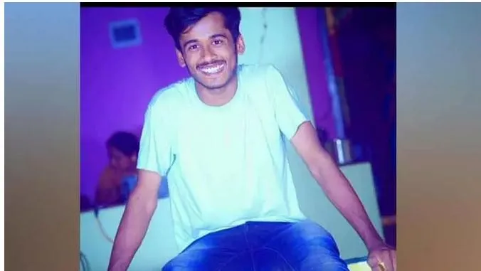 TS: లోన్ యాప్ వేధింపులతో యువకుడి ఆత్మహత్యాయత్నం TS: లోన్ యాప్ వేధింపులతో యువకుడి ఆత్మహత్యాయత్నం