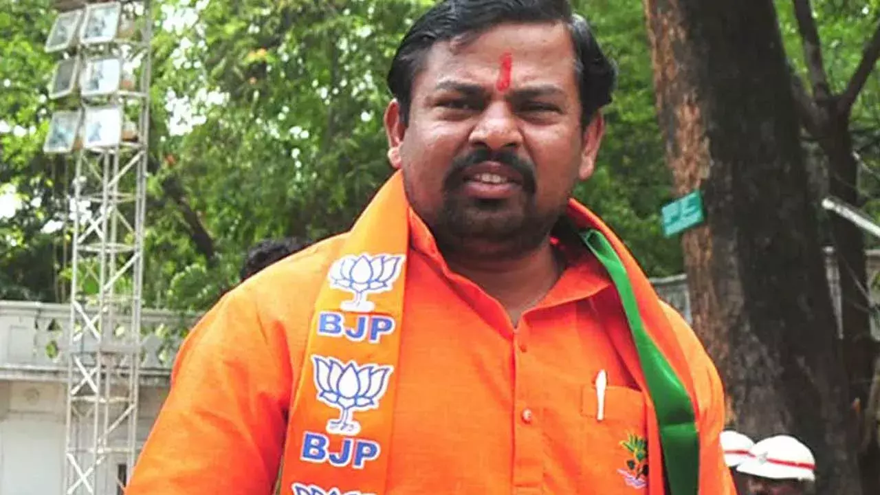 TG : తెలంగాణలో ఎంఐఎం గూండా రాజ్యం : ఎమ్మెల్యే రాజాసింగ్ TG : తెలంగాణలో ఎంఐఎం గూండా రాజ్యం : ఎమ్మెల్యే రాజాసింగ్