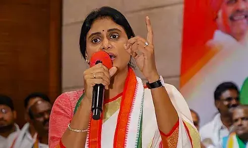 Sharmila Challenges : దమ్ముంటే ఐదేళ్ల వైసీపీ పాలనపై విచారణ జరిపించండి: షర్మిల Sharmila Challenges : దమ్ముంటే ఐదేళ్ల వైసీపీ పాలనపై విచారణ జరిపించండి: షర్మిల