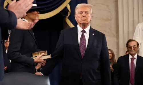 Donald Trump : ఈ రాత్రే అమెరిరా అధ్యక్షుడిగా డొనాల్డ్ ట్రంప్ ప్రమాణ స్వీకారం Donald Trump : ఈ రాత్రే అమెరిరా అధ్యక్షుడిగా డొనాల్డ్ ట్రంప్ ప్రమాణ స్వీకారం
