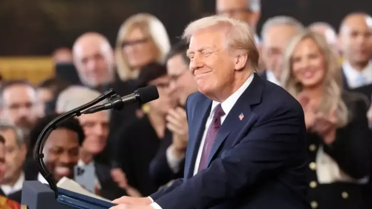 Donald Trump : తొలిరోజే తన మార్క్ చూపించనున్న డొనాల్డ్ ట్రంప్ Donald Trump : తొలిరోజే తన మార్క్ చూపించనున్న డొనాల్డ్ ట్రంప్