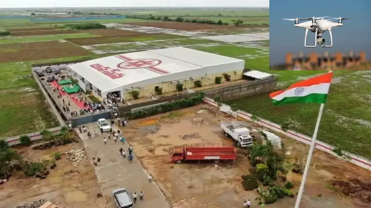 Pawan Kalyan Office : పవన్ ఆఫీస్ పై డ్రోన్.. ఎవరు ఎగరేశారో తేల్చిన పోలీసులు Pawan Kalyan Office : పవన్ ఆఫీస్ పై డ్రోన్.. ఎవరు ఎగరేశారో తేల్చిన పోలీసులు