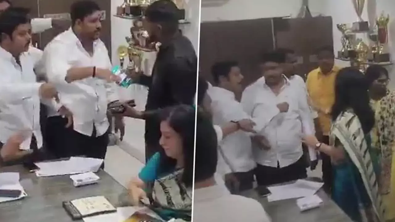 Hyderabad : ఫీజు కట్టలేదని నిలబెట్టారు.. ప్రైవేటు స్కూల్లో షాకింగ్ ఘటన Hyderabad : ఫీజు కట్టలేదని నిలబెట్టారు.. ప్రైవేటు స్కూల్లో షాకింగ్ ఘటన