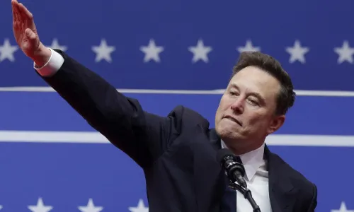 Elon Musk: ట్రంప్ ర్యాలీలో  ఎలాన్ మస్క్ అత్యుత్సాహం Elon Musk: ట్రంప్ ర్యాలీలో  ఎలాన్ మస్క్ అత్యుత్సాహం