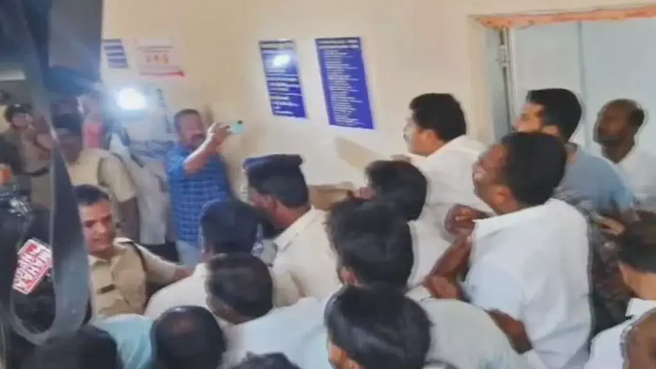 Tension in Nalgonda : నల్గొండలో ఉద్రిక్తత.. కంచర్లపై కాంగ్రెస్ నేతల దాడి