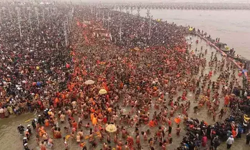 Kumbh Mela : కుంభమేళాకు పోటెత్తిన భక్తులు.. 8 రోజుల్లో 9 కోట్ల మంది రాక