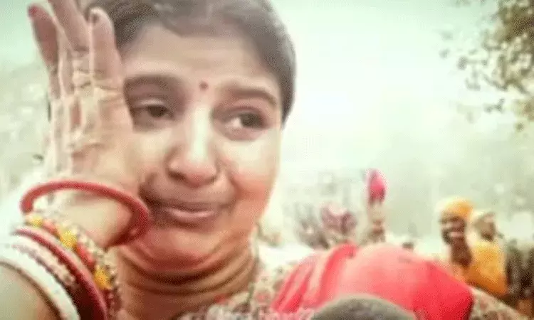 మహాకుంభలో వింతలు.. తప్పిపోయిన అత్తగారి కోసం ఏడుస్తూ వెతుకుతున్న కోడలు..