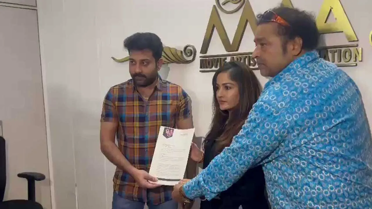 Madhavilatha Complaint Files : జేసీ ప్రభాకర్ రెడ్డిపై మాధవీలత మరో ఫిర్యాదు Madhavilatha Complaint Files : జేసీ ప్రభాకర్ రెడ్డిపై మాధవీలత మరో ఫిర్యాదు